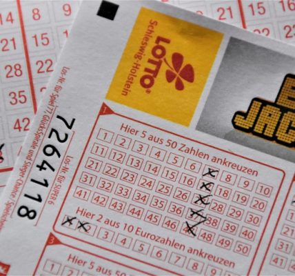 Difference between online and offline lottery games