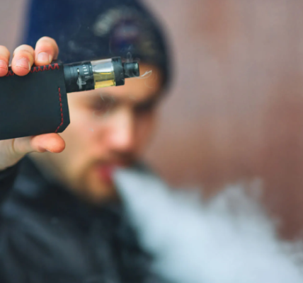 Why HHC Vapes Offer a Portable and Discreet Way to Relax